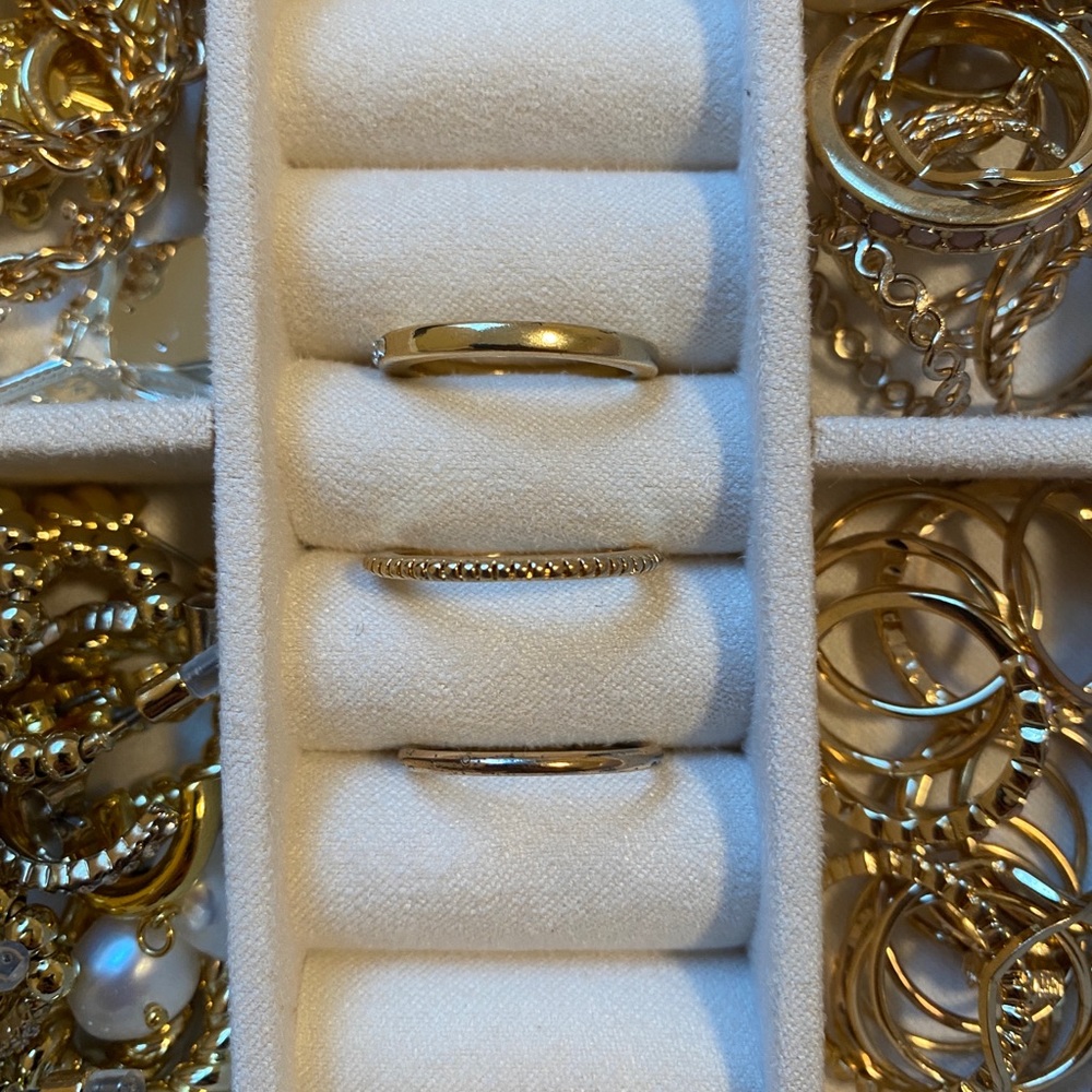 GOLD RINGS SET OF THREE
